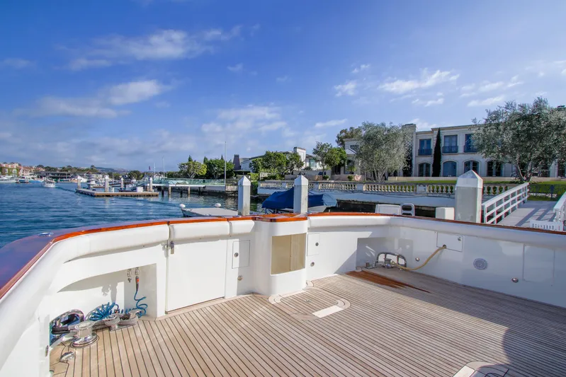 Front Row Yacht Photos Pics 2006 Northcoast Yachts Yachtfisher deck with scenic waterfront view and luxury homes.