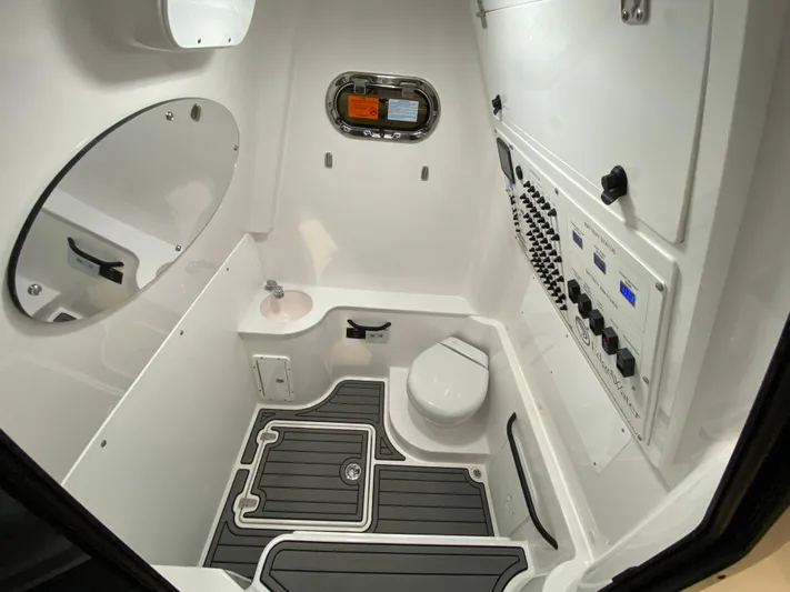  Yacht Photos Pics Head Compartment