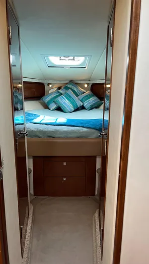 Lowest Price In Usa Yacht Photos Pics 2008 Sea Ray 44 Sundancer cabin with bed, pillows, and skylight.