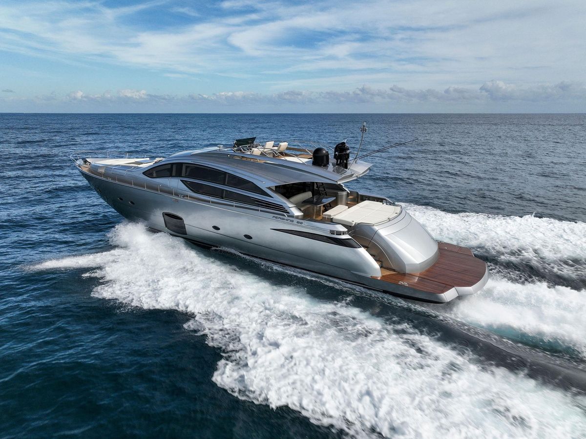2017 Pershing 82 