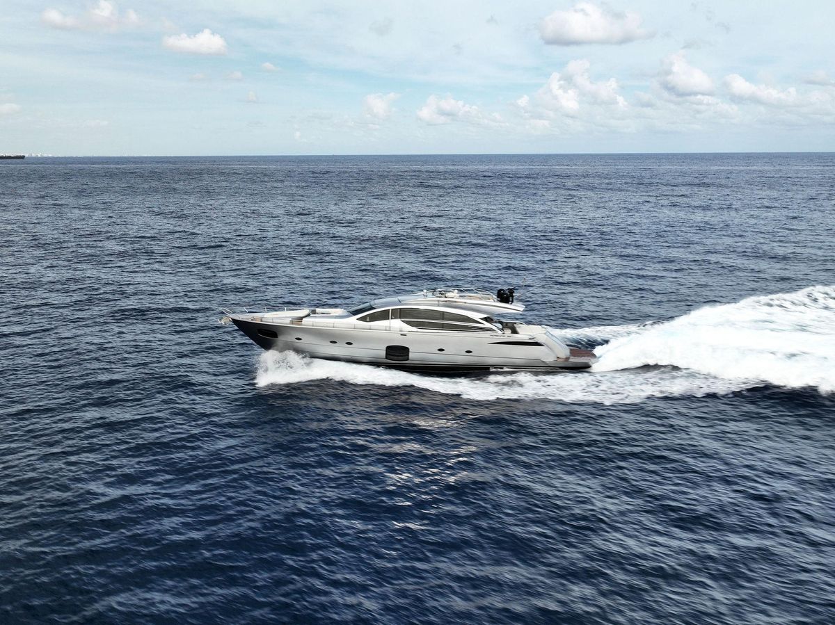 2017 Pershing 82 