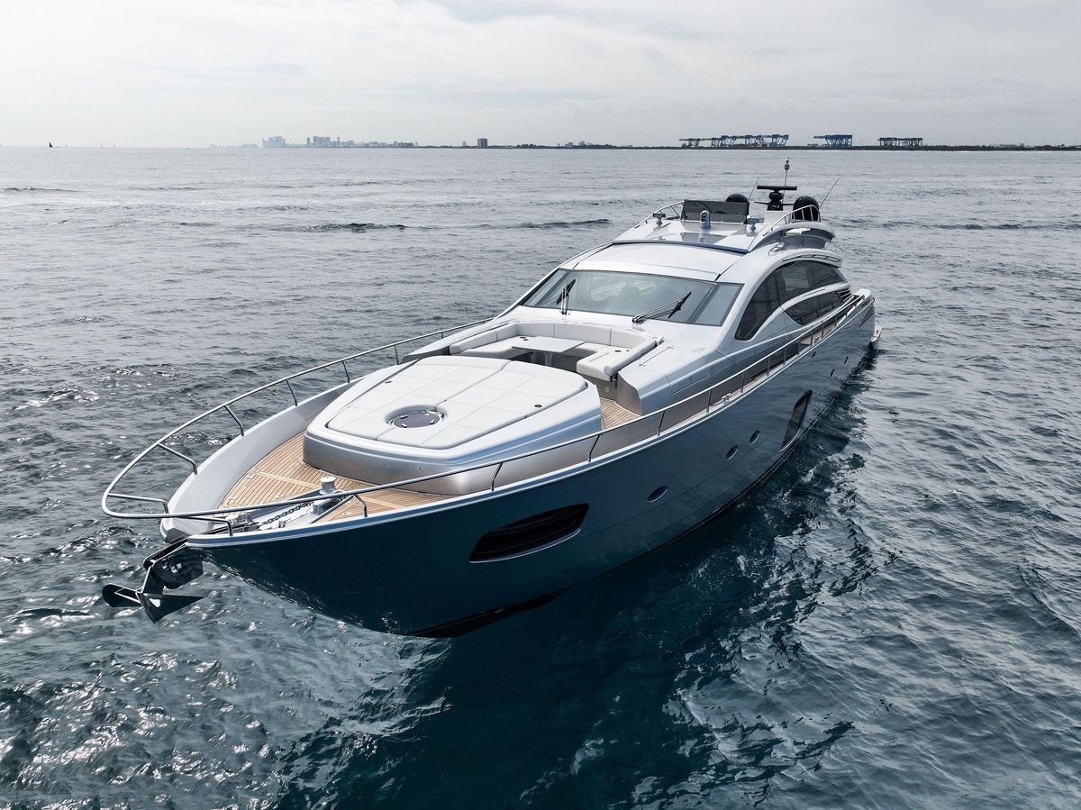 2017 Pershing 82 