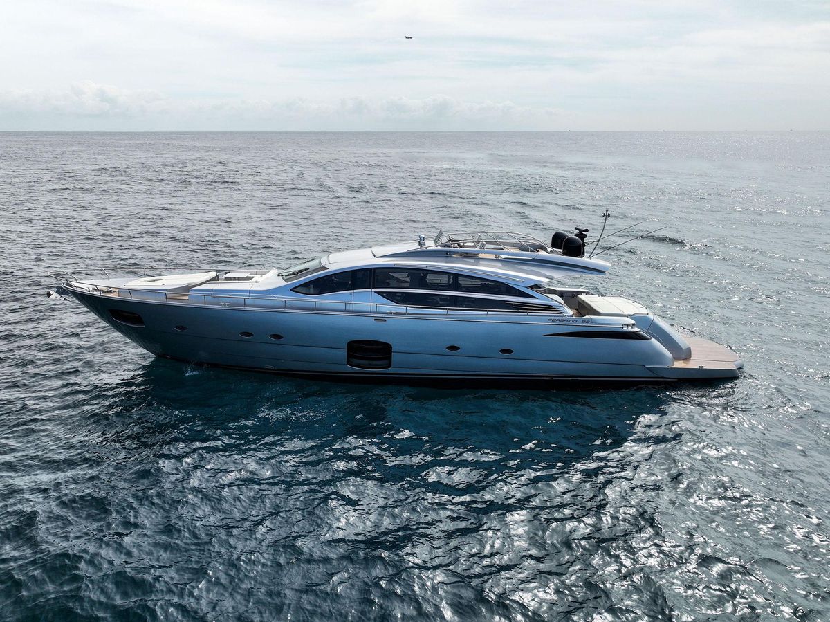 2017 Pershing 82 