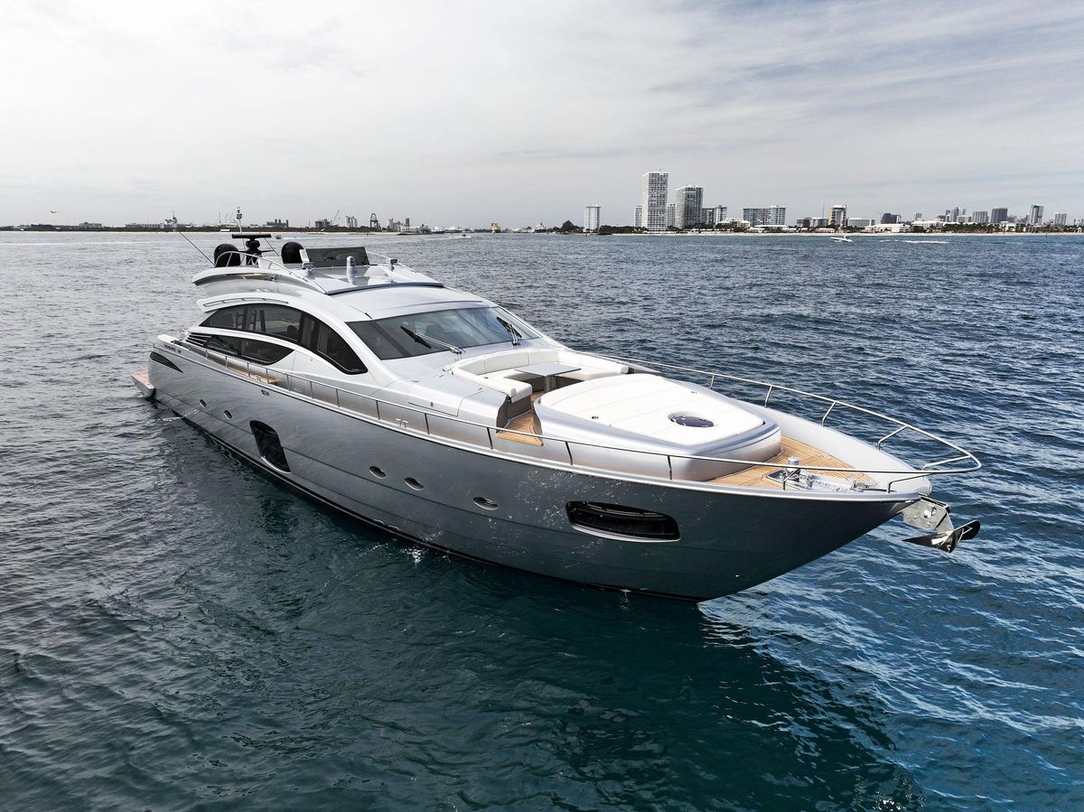 2017 Pershing 82 