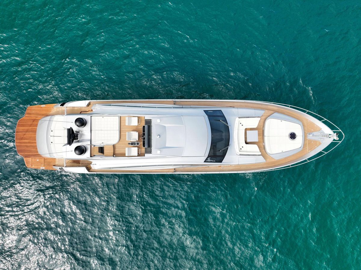 2017 Pershing 82 