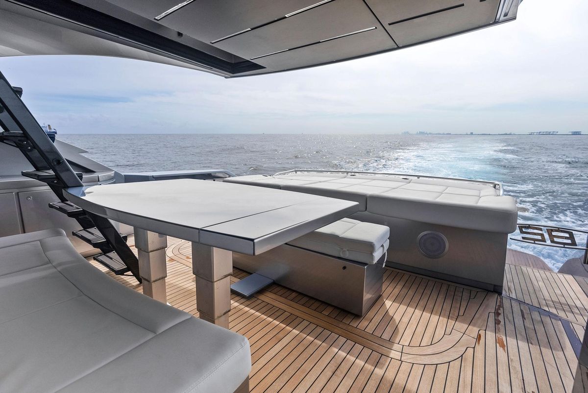2017 Pershing 82 