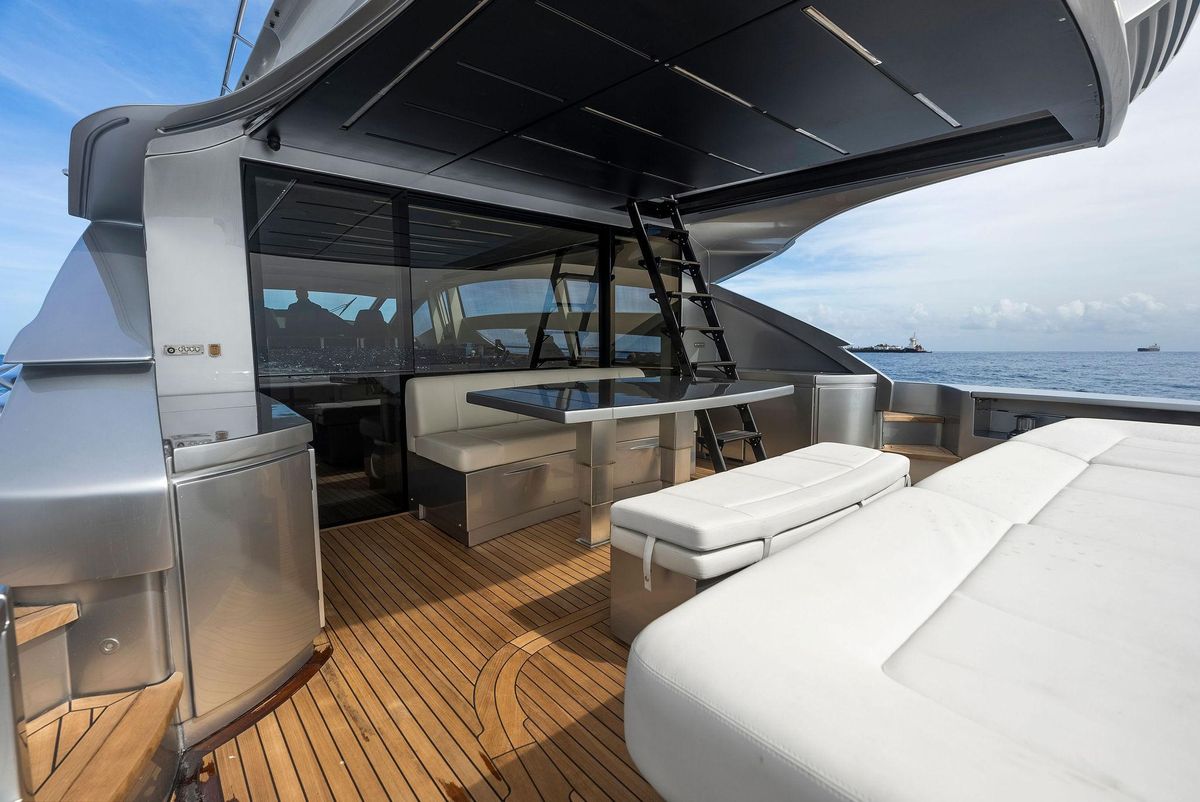 2017 Pershing 82 