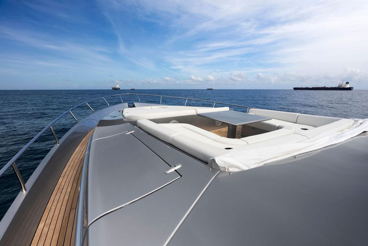 2017 Pershing 82 