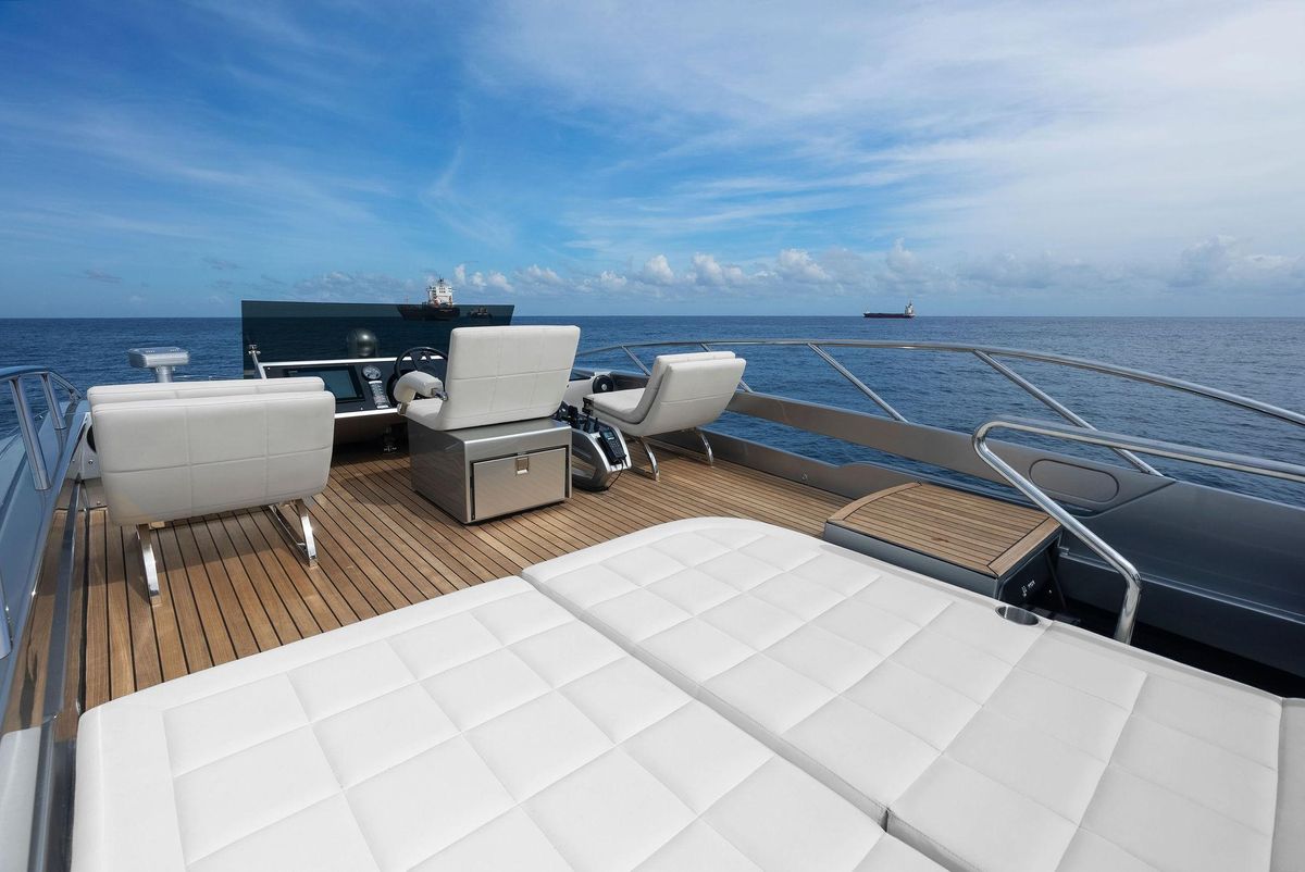 2017 Pershing 82 