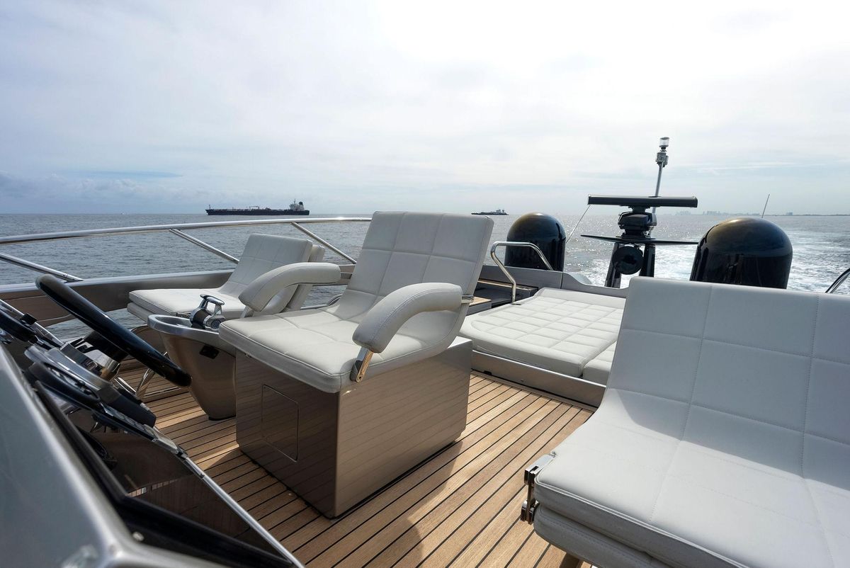 2017 Pershing 82 