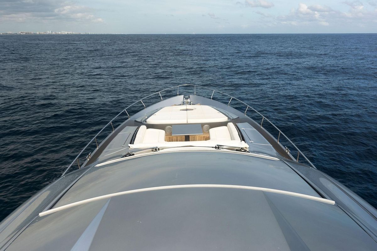 2017 Pershing 82 