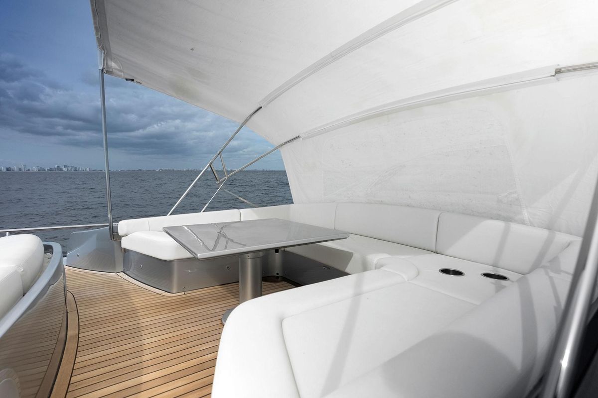2017 Pershing 82 