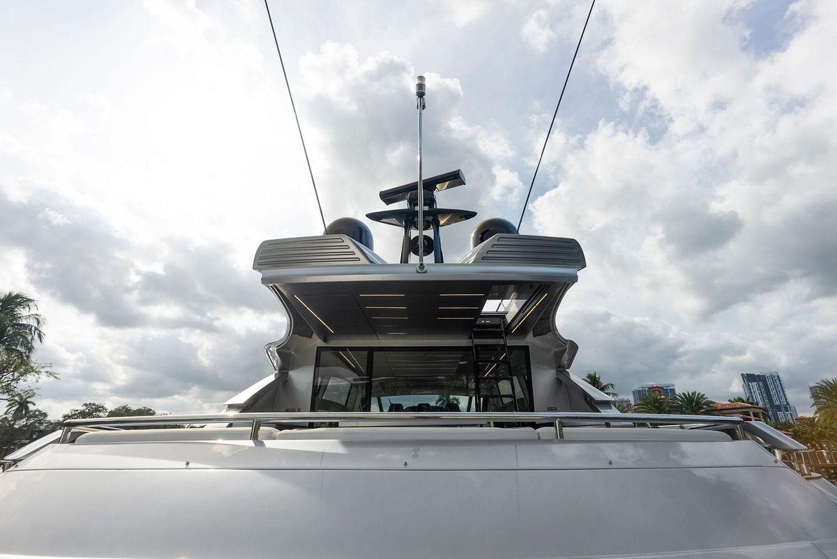 2017 Pershing 82 