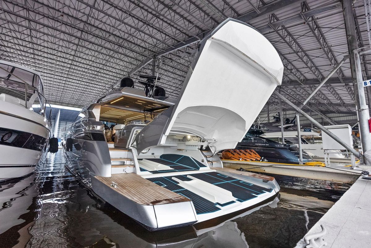 2017 Pershing 82 