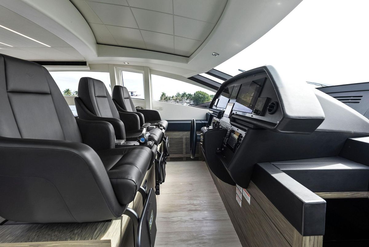 2017 Pershing 82 