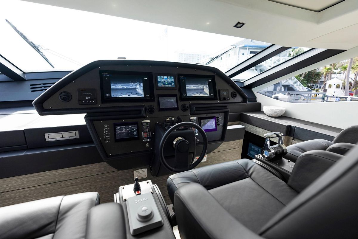 2017 Pershing 82 