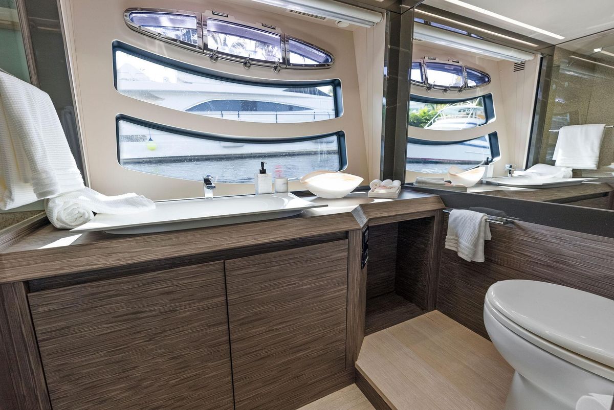 2017 Pershing 82 