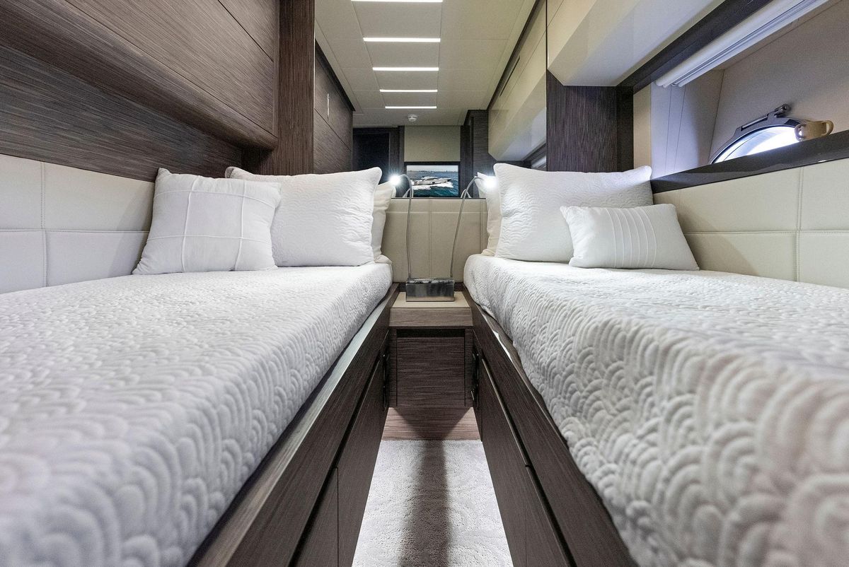 2017 Pershing 82 