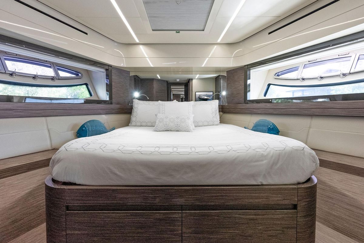 2017 Pershing 82 