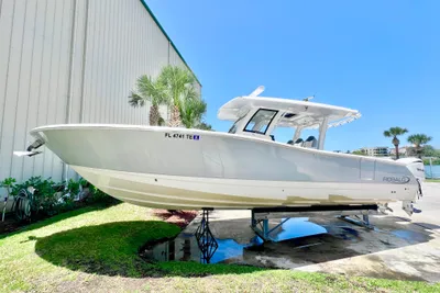 Robalo R360 Center Console