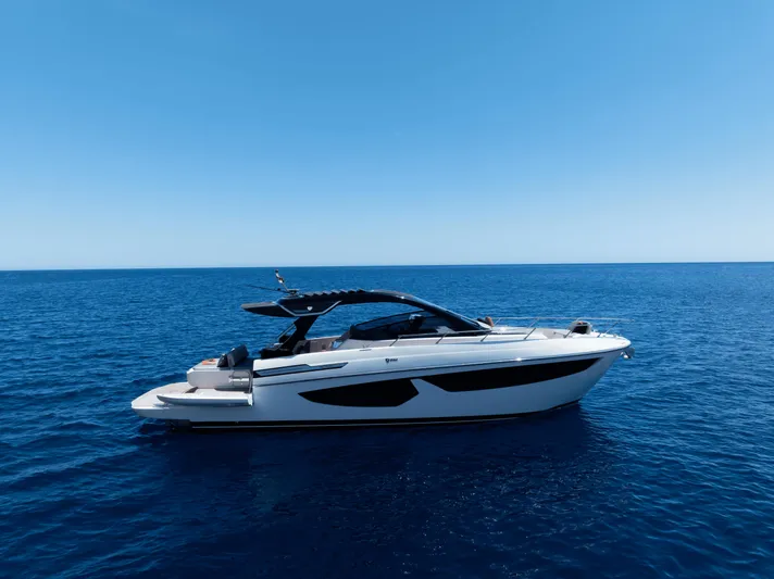  Yacht Photos Pics 2024 FIM 440 Regina yacht cruising on open blue sea under clear sky.