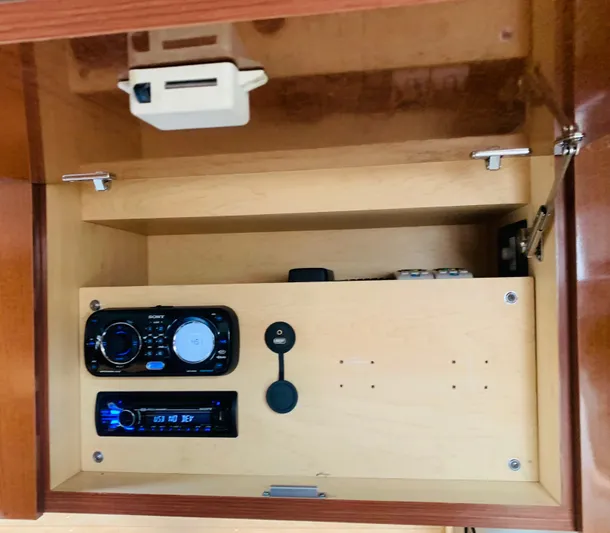 Knot On Call Yacht Photos Pics 