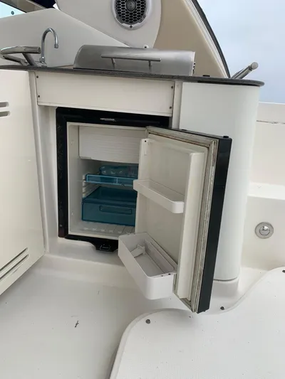 Knot On Call Yacht Photos Pics 