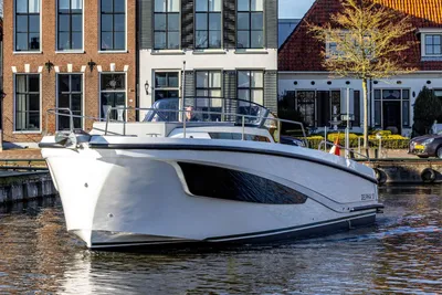 2025 Delphia Yachts 10 Lounge
