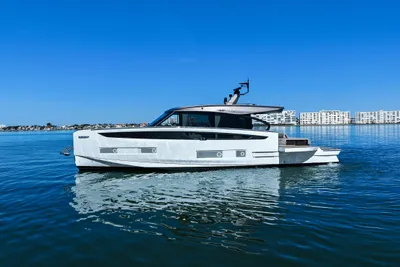 Azimut Seadeck 6