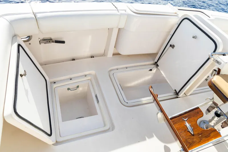 Pecado Yacht Photos Pics 2006 Bertram 510 Convertible boat deck with open storage compartments.