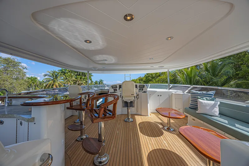 Cerca Trova Yacht Photos Pics Luxurious 2011 Westport 112 yacht deck with seating, bar, and helm, surrounded by tropical scenery.