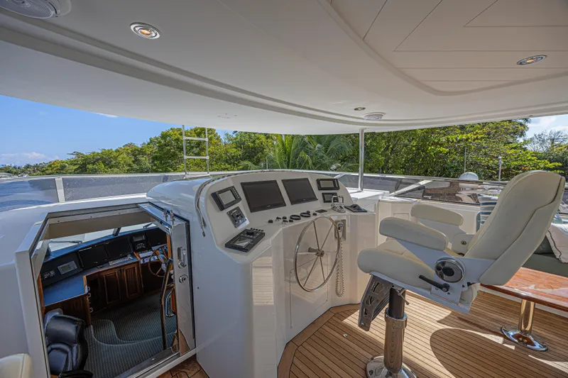 Cerca Trova Yacht Photos Pics Luxurious 2011 Westport 112 yacht helm with modern controls and comfortable seating.