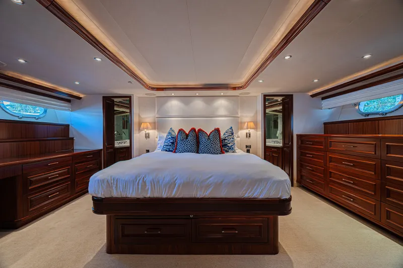 Cerca Trova Yacht Photos Pics Luxurious bedroom interior on 2011 Westport 112 yacht with elegant wood furnishings.