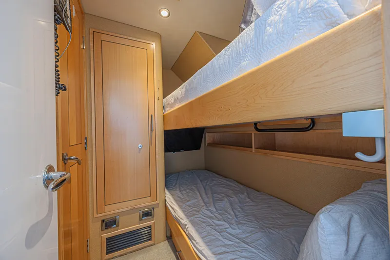 Cerca Trova Yacht Photos Pics Compact cabin with wooden bunk beds in a 2011 Westport 112 yacht.