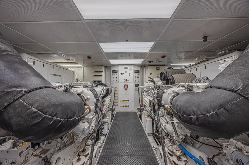 Cerca Trova Yacht Photos Pics Engine room of 2011 Westport 112 yacht, featuring dual engines and control panels.
