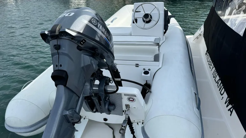  Yacht Photos Pics 2009 Sea Ray 43 Sundancer with Yamaha outboard motor on calm water.