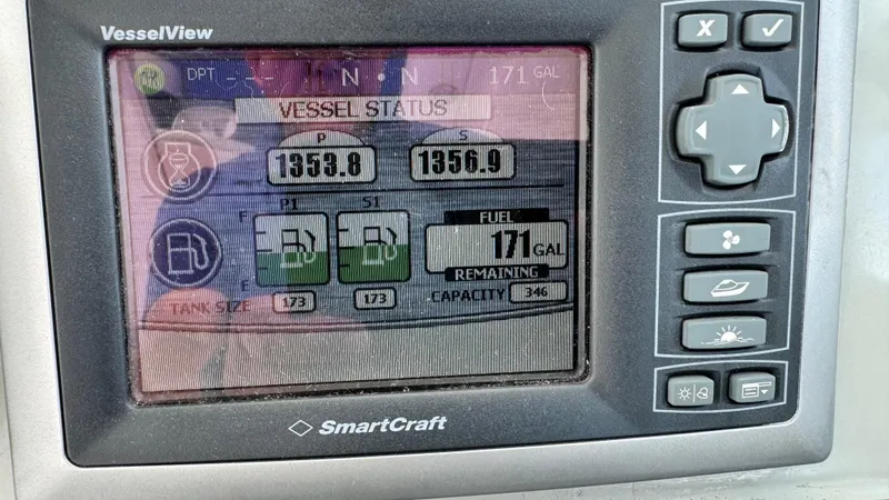  Yacht Photos Pics SmartCraft VesselView display on 2009 Sea Ray 43 Sundancer showing fuel status and engine data.