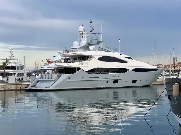  Yacht Photos Pics 2012-Sunseeker-40m-Yacht