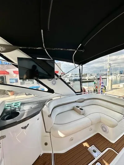 Visionary 21 Yacht Photos Pics 2006 Doral Elegante yacht interior with white seating, TV, and marina view.