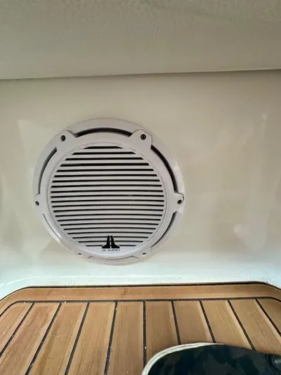 Visionary 21 Yacht Photos Pics Boat speaker on wooden deck, Doral Elegante 2006 model.