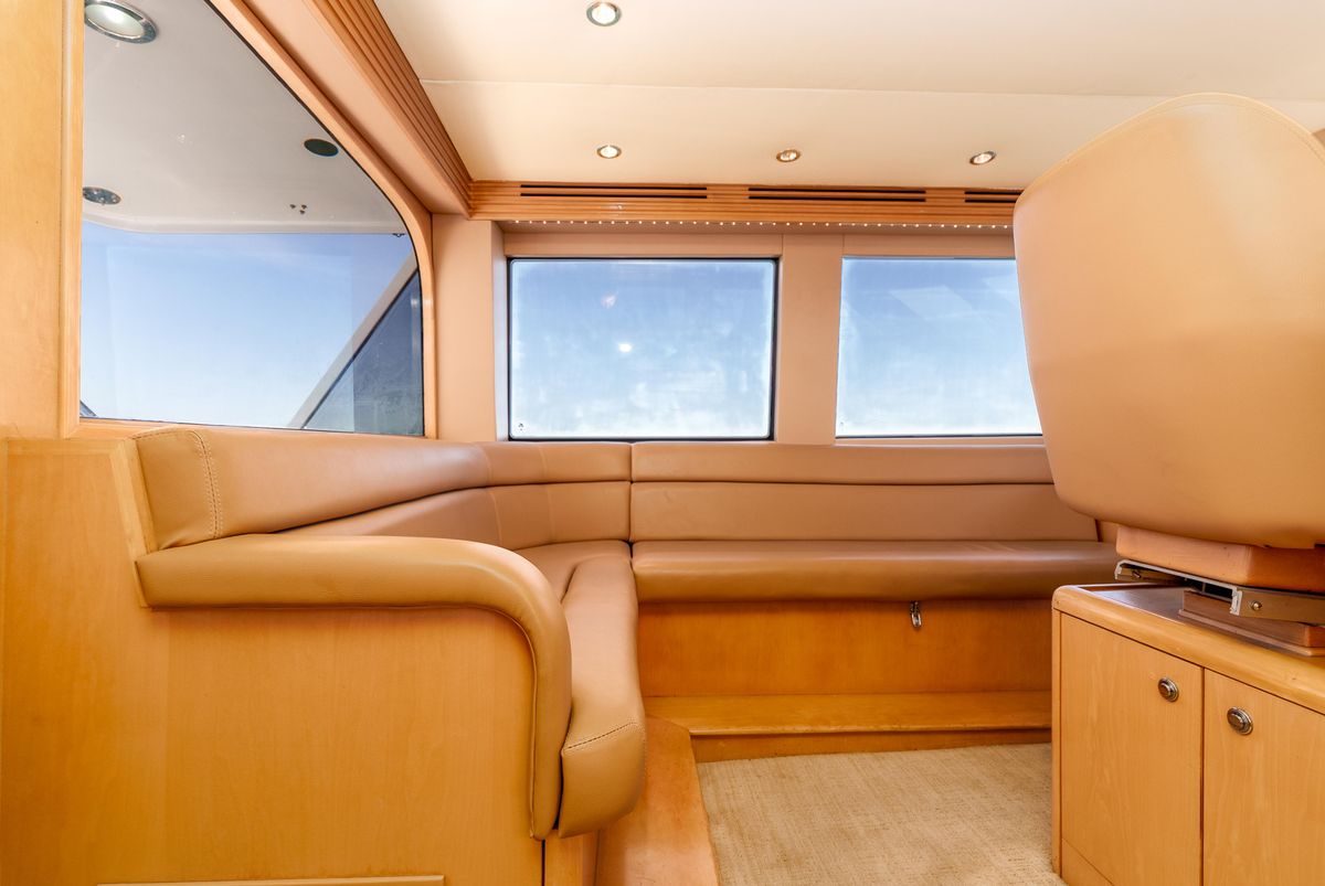 2000 Hatteras 70 
