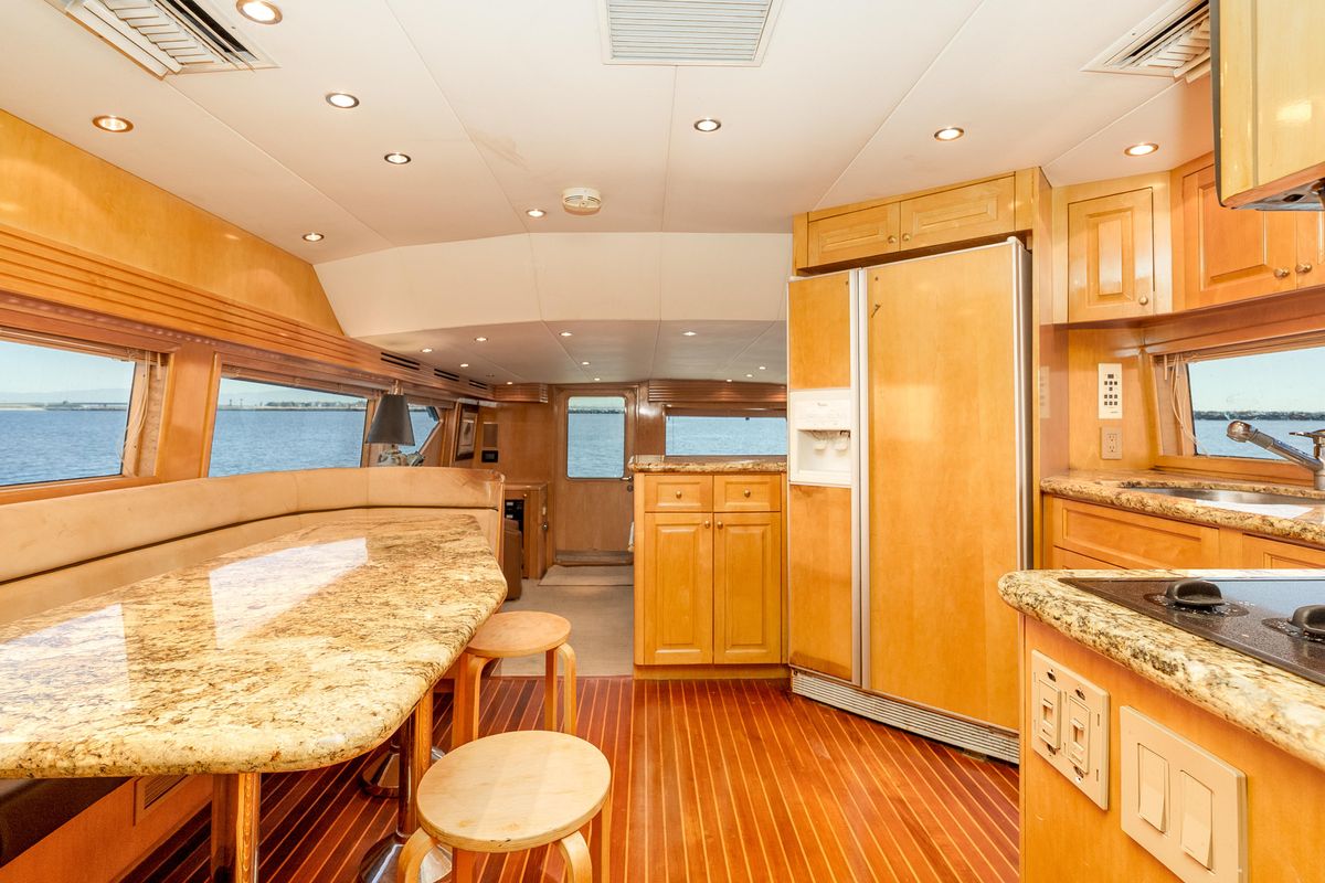 2000 Hatteras 70 