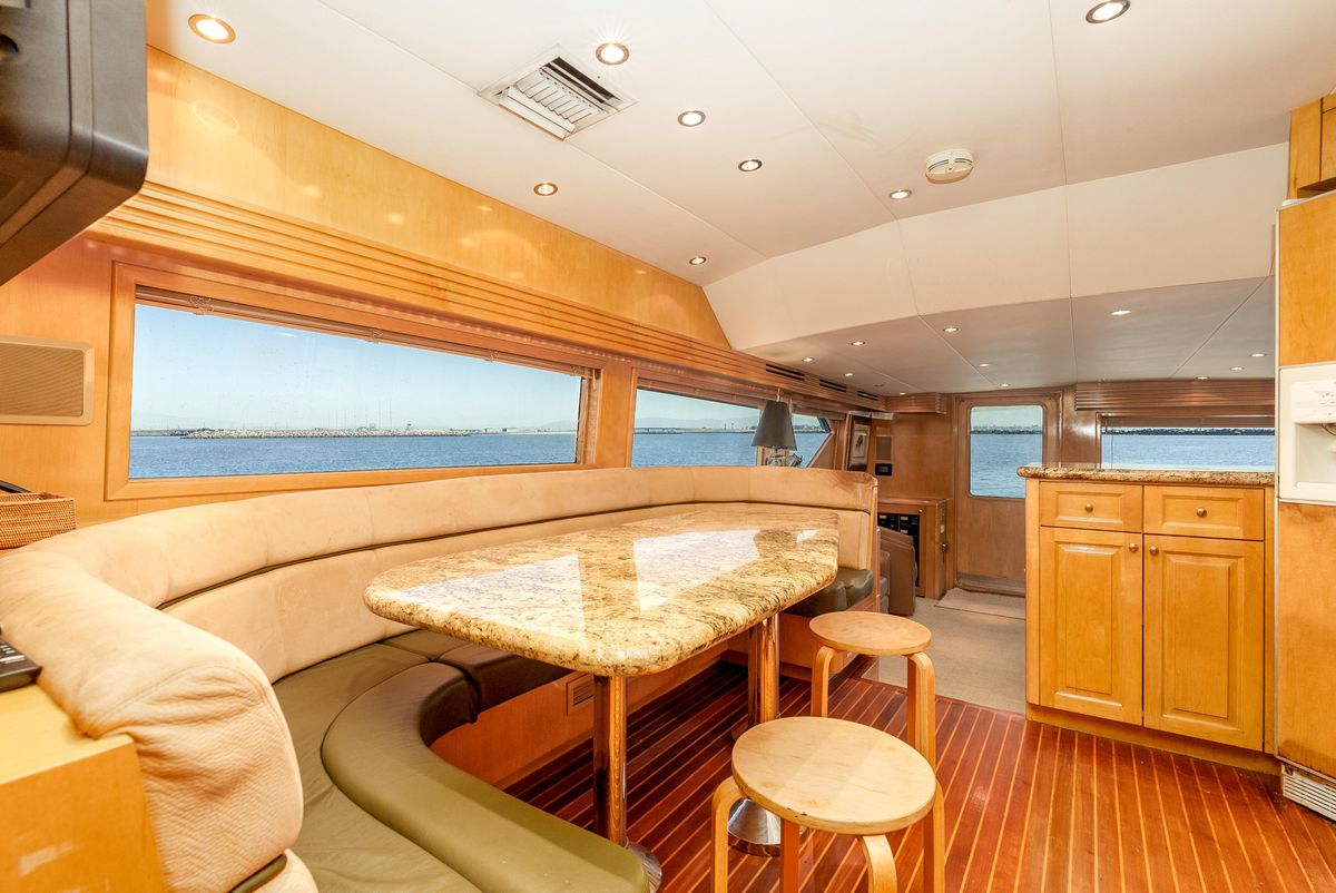 2000 Hatteras 70 