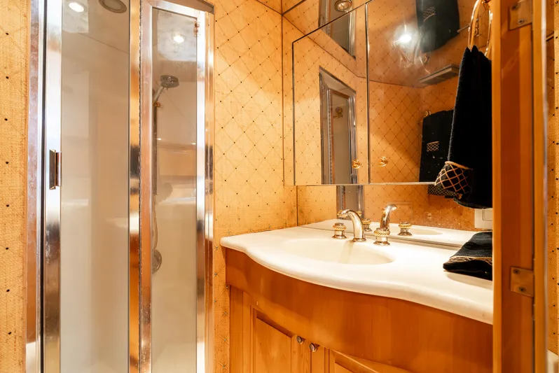 Grunt Yacht Photos Pics 