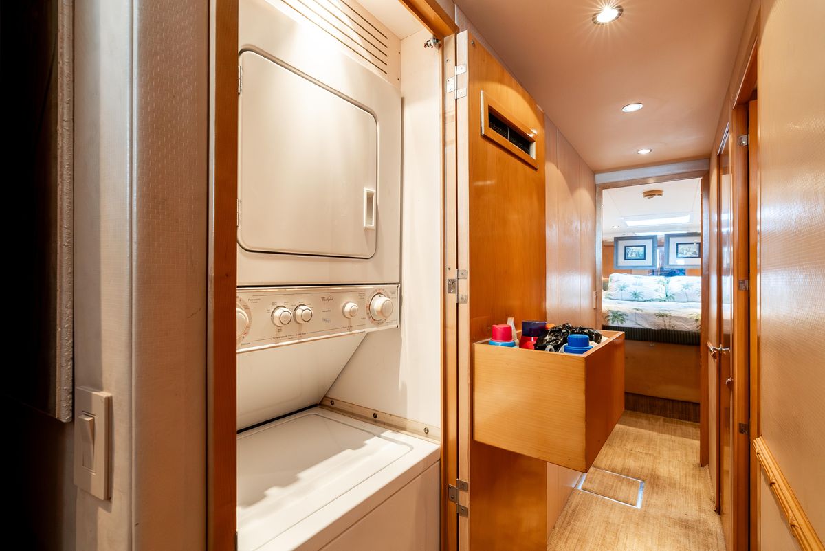2000 Hatteras 70 