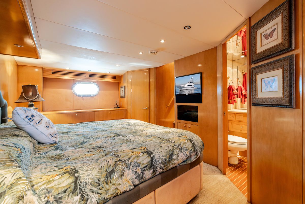 2000 Hatteras 70 