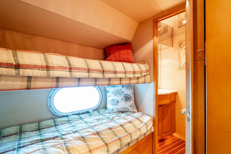 Grunt Yacht Photos Pics 