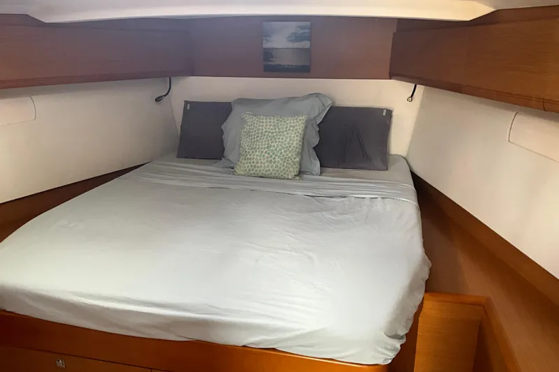 Epicurios Yacht Photos Pics Cozy cabin interior of 2015 Jeanneau Sun Odyssey 469 sailboat with comfortable bedding.