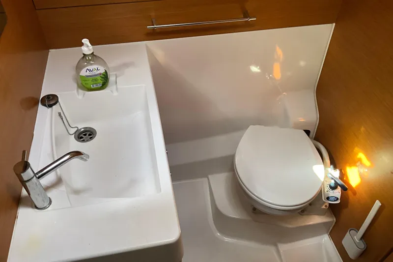 Epicurios Yacht Photos Pics Bathroom interior of 2015 Jeanneau Sun Odyssey 469 yacht with sink and toilet.