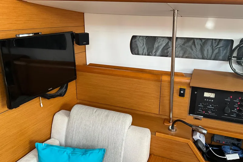 Epicurios Yacht Photos Pics Interior of 2015 Jeanneau Sun Odyssey 469 yacht with TV, control panel, and seating area.
